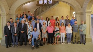 Foto de família del ple comarcal, amb Martínez i Pérez