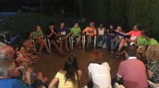 L'expedició, a la piscina de la Jonquera