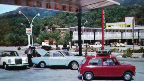 Estació de servei Frontera entre finals dels anys 60 i mitjans dels 70