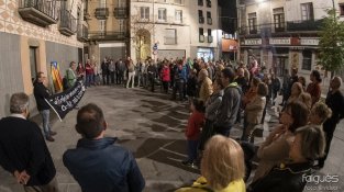 Un centenar de persones es van concentrar ahir a la plaça de l'Ajuntament
