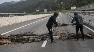 Els manifestants han anat fent torns per dormir durant tota la nit