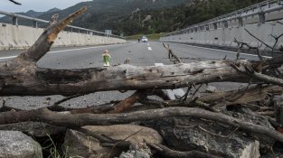 Els manifestants han anat fent torns per dormir durant tota la nit