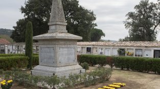 La brigada municipal ha fet diversos treballs d'arranjament al cementiri