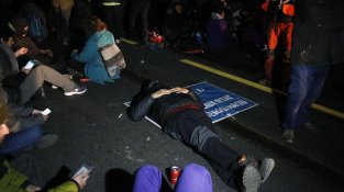 Centenars de persones han passat la nit a l'autopista
