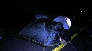 Centenars de persones han passat la nit a l'autopista