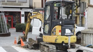 Els operaris reparant l'avaria