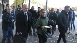 Una trentena de persones van donar ahir suport a la regidora