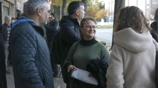 Una trentena de persones van donar ahir suport a la regidora