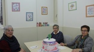 Els usuaris ho van celebrar amb un piscolabis i una xocolatada