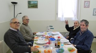 Els usuaris ho van celebrar amb un piscolabis i una xocolatada