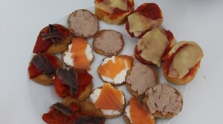 Els usuaris ho van celebrar amb un piscolabis i una xocolatada