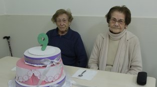 Els usuaris ho van celebrar amb un piscolabis i una xocolatada