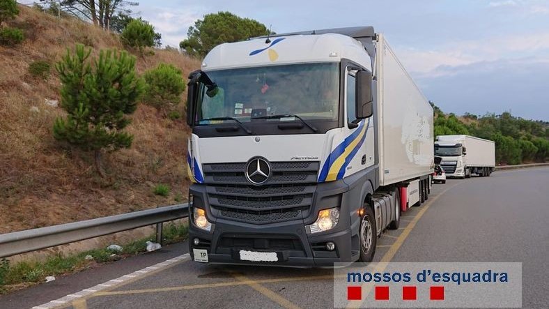 Els Mossos detenen un camioner a la Jonquera per falsedat documental