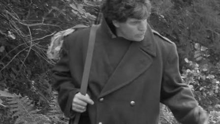 El curtmetratge relata una història de l'exili