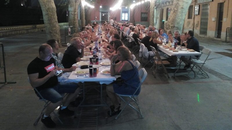 L'àpat es va fer a la plaça Nova