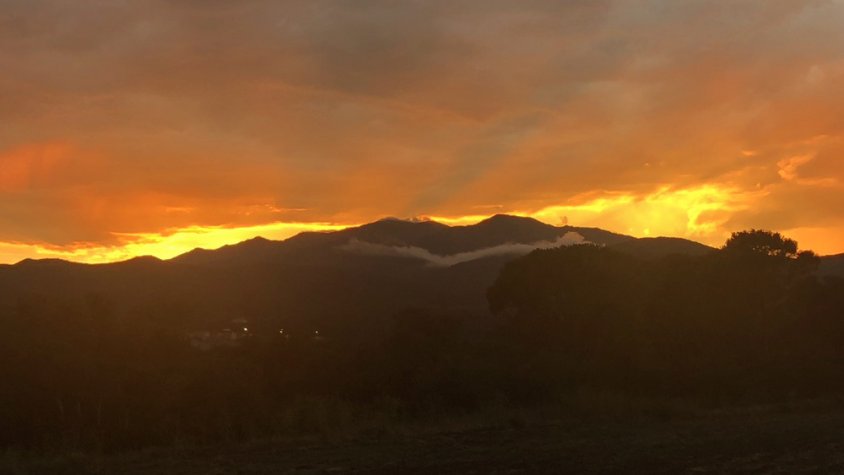 Posta de sol rere el massís de Les salines dilluns 2 de setembre de 2019