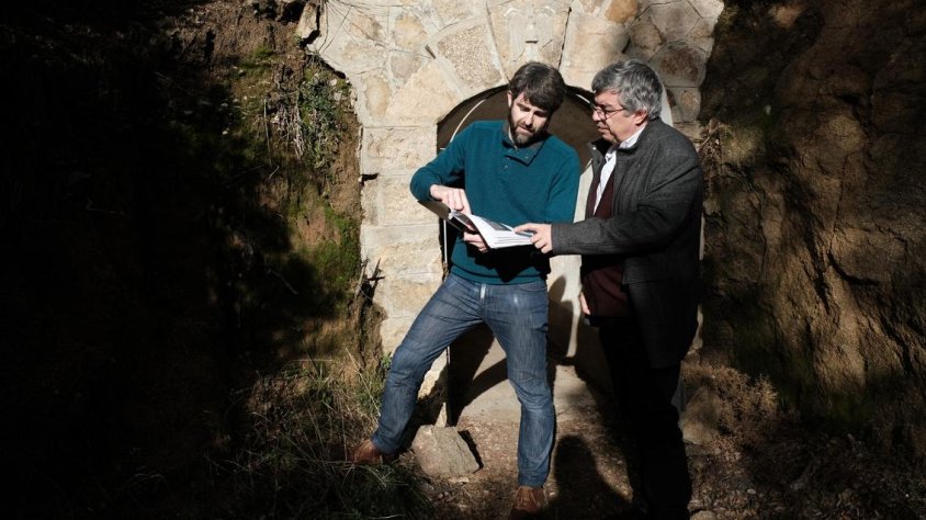 Miquel Serrano i Josep Maria Bernils, en un dels búnquers