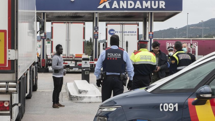 Els cossos policials es van protegir contra possibles infeccions del Coronavirus