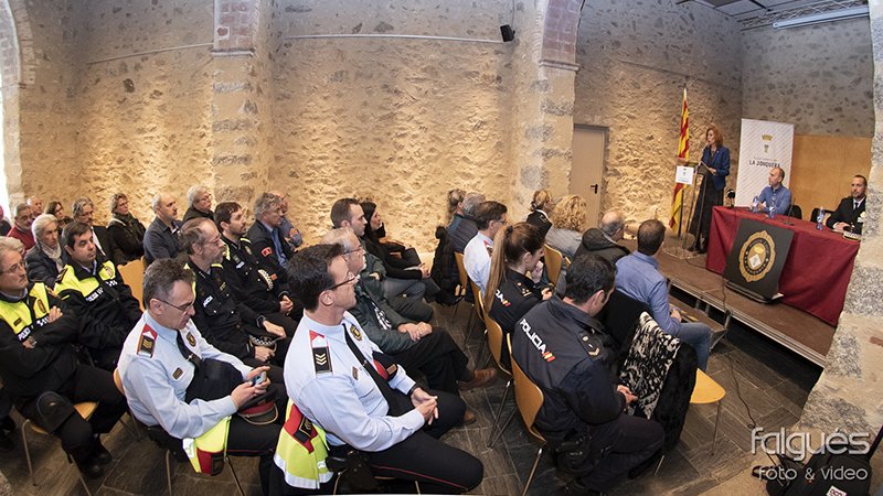 Polítics, agents de seguretat, empresaris i veïns van assistir a la presentació oficial