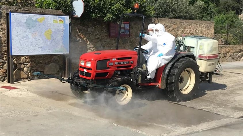 Ahir es van fer diverses tasques de desinfecció pels punts més freqüentats del poble