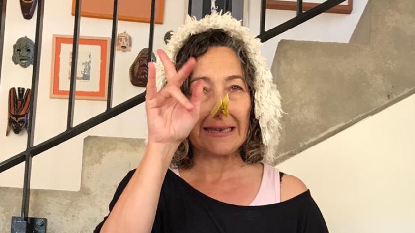 Anna Roca, explicant una de les històries