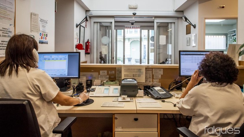 Salut apujarà el sou als professionals mèdics que hi treballin