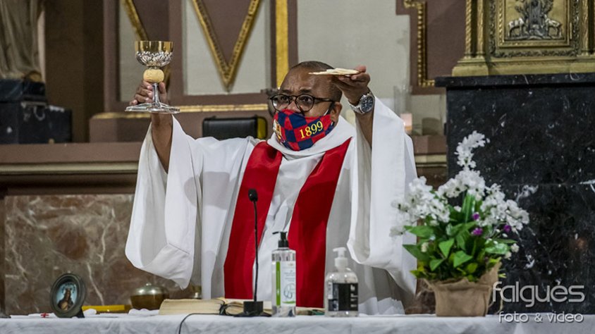 Ahir mossèn Jhon va oficiar una missa molt especial