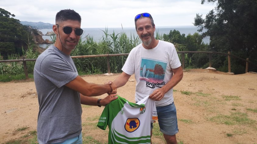 Armero, l'estiu passat, formalitzant el seu retorn al Jonquerenc