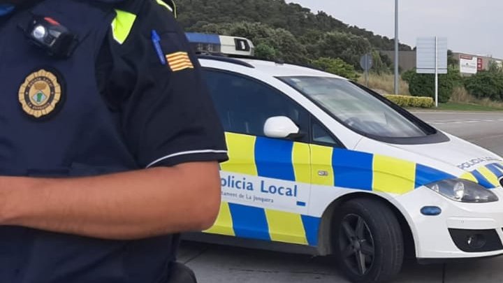 Denunciats per furtar 1.700 euros a una aprella a l'aparcament d'un supermercat