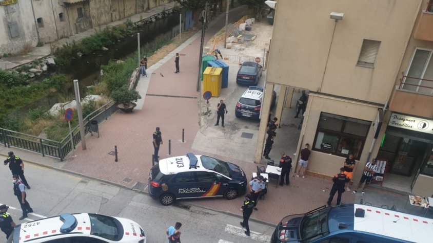 Imatge d'arxiu. Intervenció policial al bar La Cantonada divendres passat.