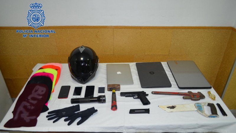 El material intervingut en el primer vehicle