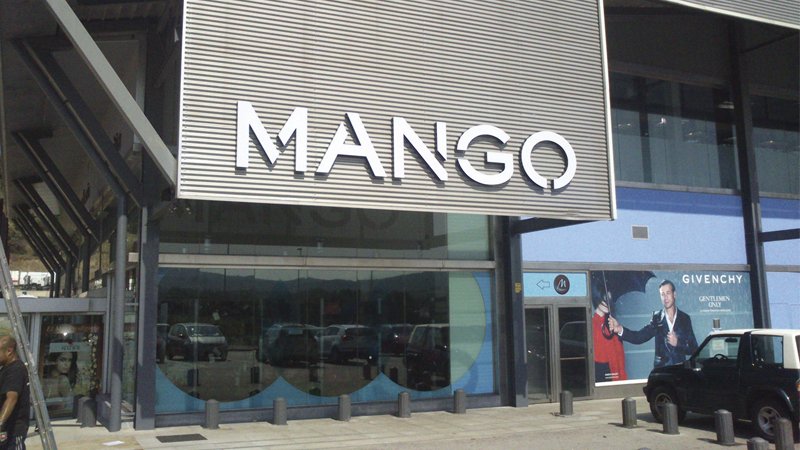 A la Jonquera s'hi pot trobar oferta de tot tipus