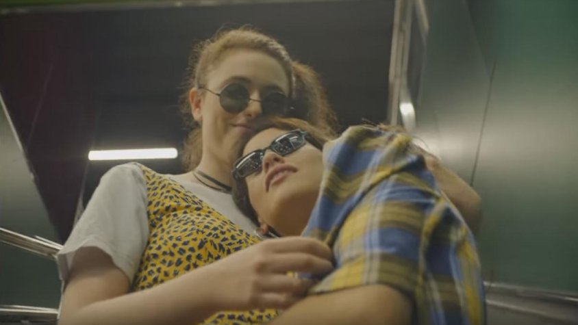 El videoclip està rodat entre Blanes i Barcelona