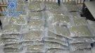 Comissen més de 194 kg de marihuana que estaven amagats en un autobús i en un cotxe de luxe, en només 10 dies