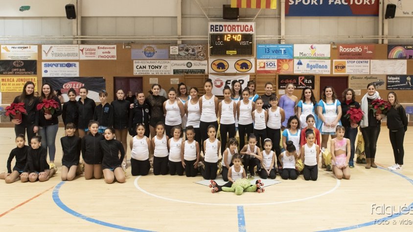 Foto de grup de totes les patinadores que van participar en el festival