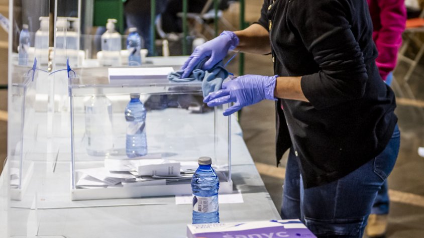 La jornada ha estat marcada per les mesures de seguretat a tots els col·legis del país