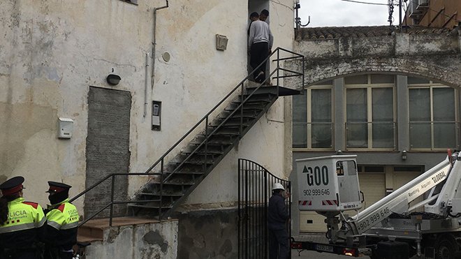 Una de les intervencions, al carrer de les Alzines (cliqueu per ampliar)