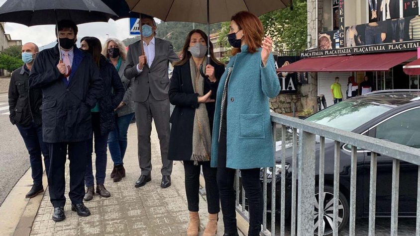 L’alcaldessa de La Jonquera trasllada a la consellera la delicada situació dels comerç local