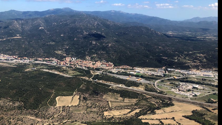 A conseqüència del xoc, ha mort el conductor d'un dels vehicles, un home de 37 anys i veí de la Jonquera