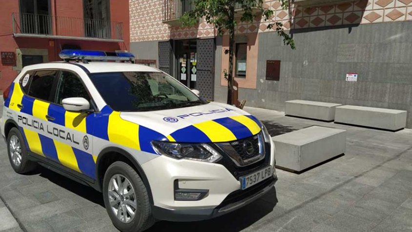 Detingut per la Policia Local de la Jonquera un home de 43 anys per robar mòbils, diners i targetes de crèdit