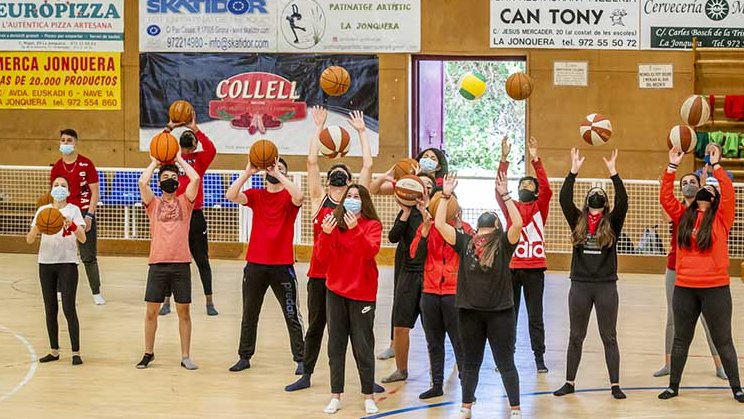 Una de les imatges que va deixar el Mapa de Ball i l'espectacle Pinya protagonitzat per l'IES Jonquera