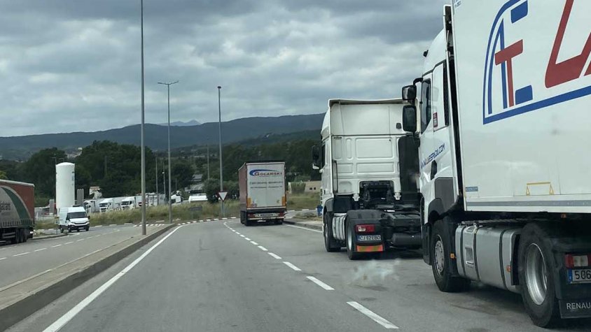 Un afganès viatja amagat en un camió des d'Itàlia fins a la Jonquera