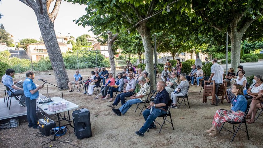 Aquest passat divendres va ser el torn de MIQUEL MARTÍN, qui va presentar el seu llibre LA DRECERA