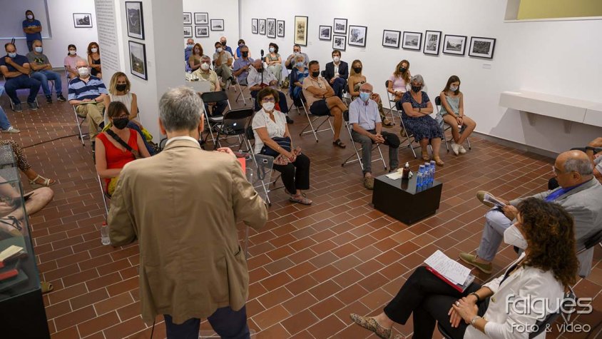 Una bona afluència a la presentació de Les agendes del tinent Blasi