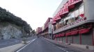  Un venedor ambulant grapeja dues noies i l'apallissen, al Portús