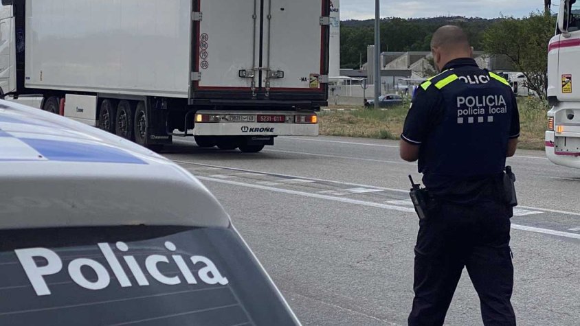 La policia de la Jonquera deté dos homes que duien droga amagada