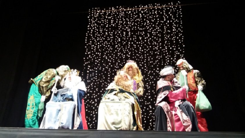 A Agullana els tres Reis també van repartir carmels, regals i il·lusions