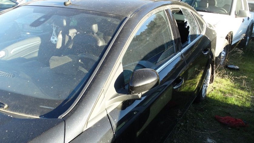 Un dels vehicles saquejats