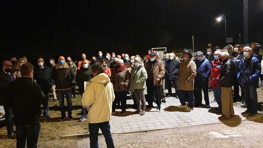 Desenes de persones fa un mes que protesten