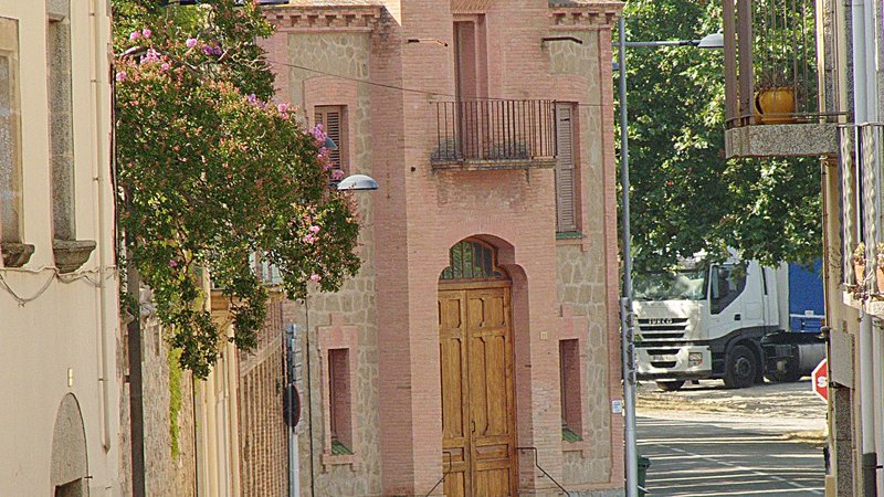 L'edifici es va començar a construir l'any 1919 (cliqueu per ampliar)